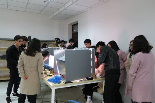 说明: F:\华人策略研究论坛app\实验室海报\商品拍摄实训室\商品拍摄实训室文化建设素材\IMG_0253.JPG